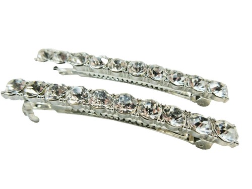 4 Chic Ways To Style Your Hair With A Claw Clip