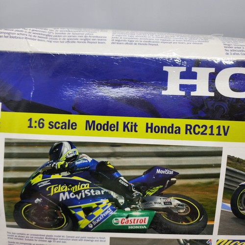 Italeri 1/6 Telefonica Movistar Honda RC211V 2004 Vintage Plastic Model Kit 4509 - Picture 17 of 19