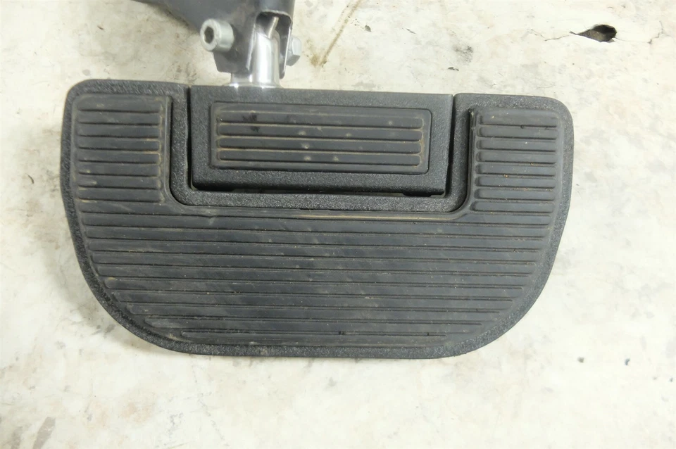 13 Polaris Victory Vegas 8 bolas reposapiés delantero derecho clavija piso tablero piso Foto 3 de 4