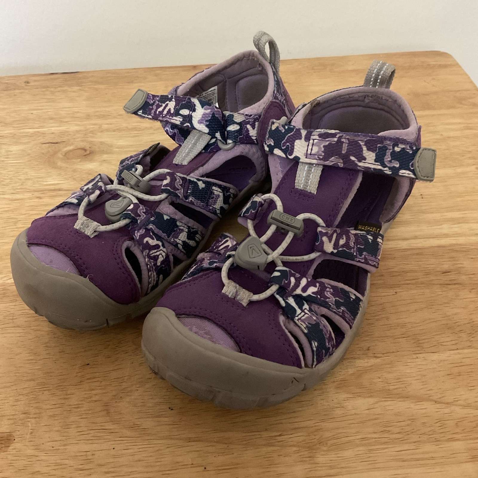 Sandali da acqua mimetici viola Keen per bambina taglia 1 gancio e passante