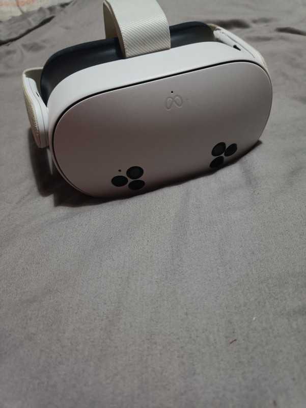 Meta Quest 3S Virtual Reality Headset 128GB With Head Strap No Controllers