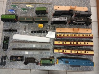 Bundle Plastic OO Models Part Models Bodies Tenders Part Coaches Random Bits