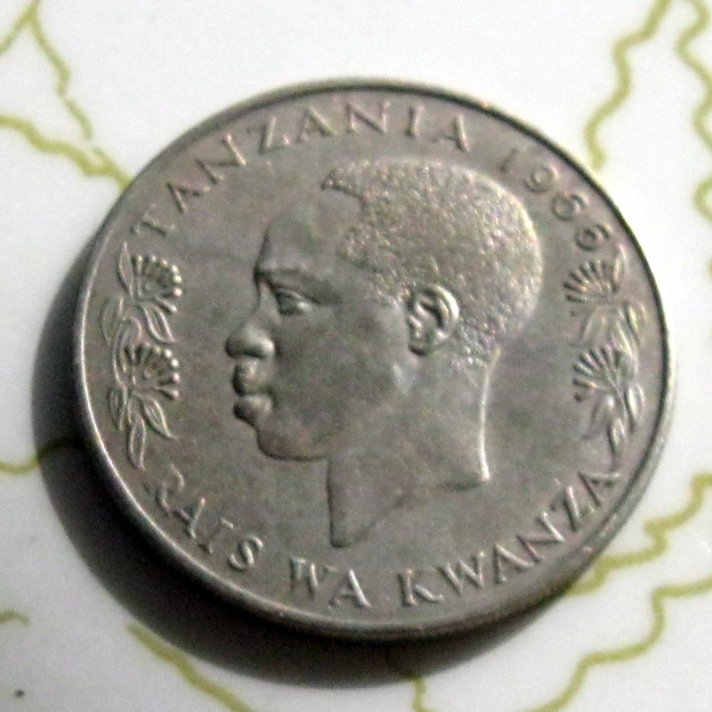 COIN TANZANIA 1SH 1966 XF 209