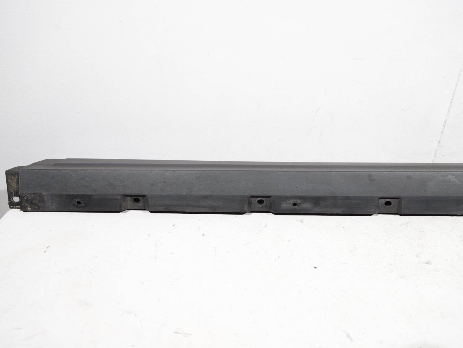 2017-2022 MASERATI LEVANTE  LEFT DRIVER SIDE SKIRT ROCKER PANEL 670040355 OEM