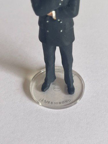 Corgi collectables Icon Figures. "James Bond"  Roger Moore. small figure - Picture 7 of 9