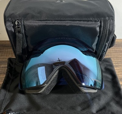 New Oakley Flight Deck L Snow Goggles & Soft Case - Prizm  Sapphire Iridium