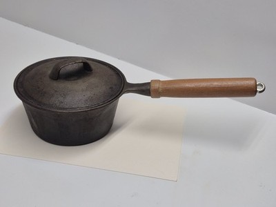 Vintage 1 Qt Cast Iron Sauce Pan 6'' Fry Pan w/ Lid Wood Handle Made In Taiwan
