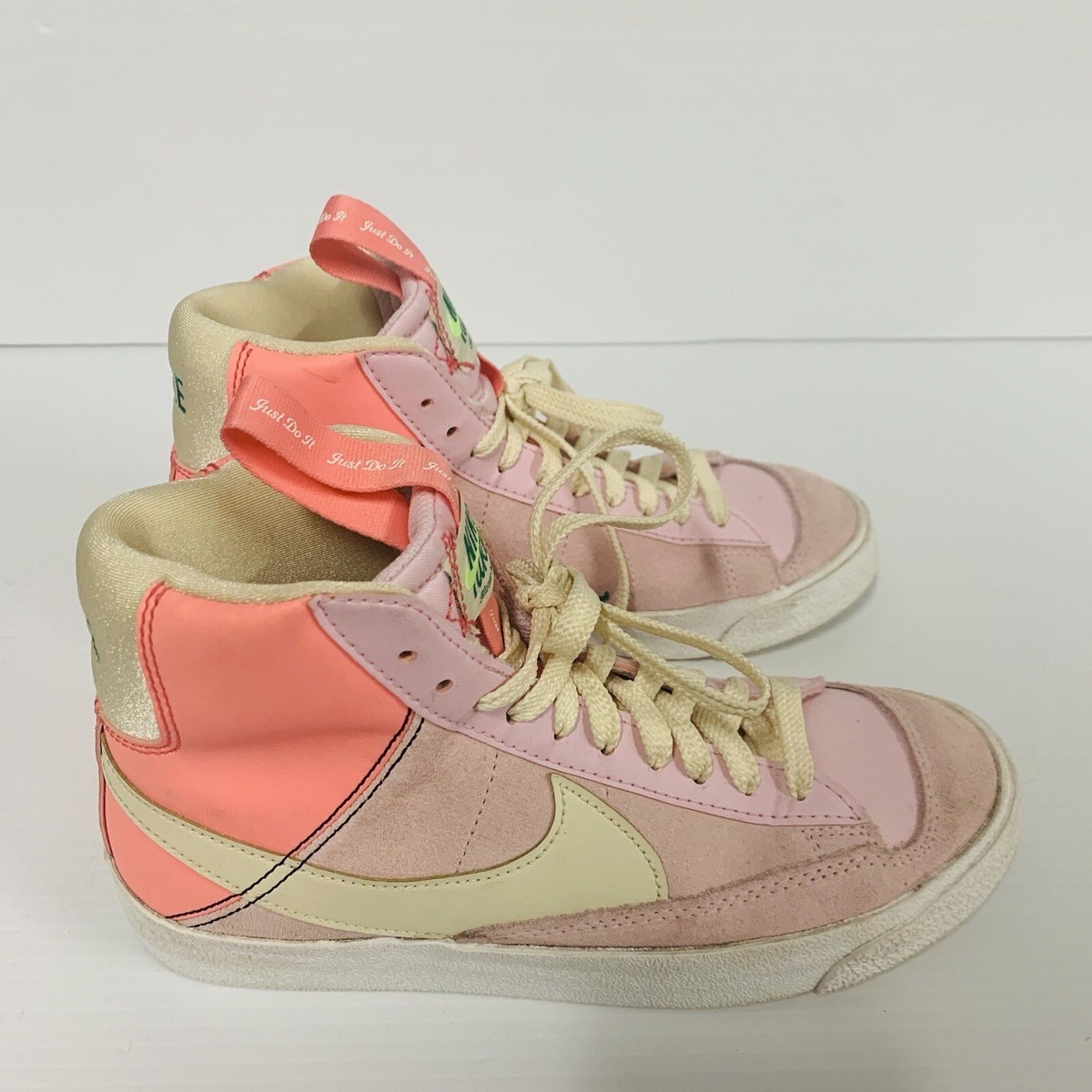 NIKE Blazer MID '77 SE D Pink Foam/ Coconut Milk Womens Runners