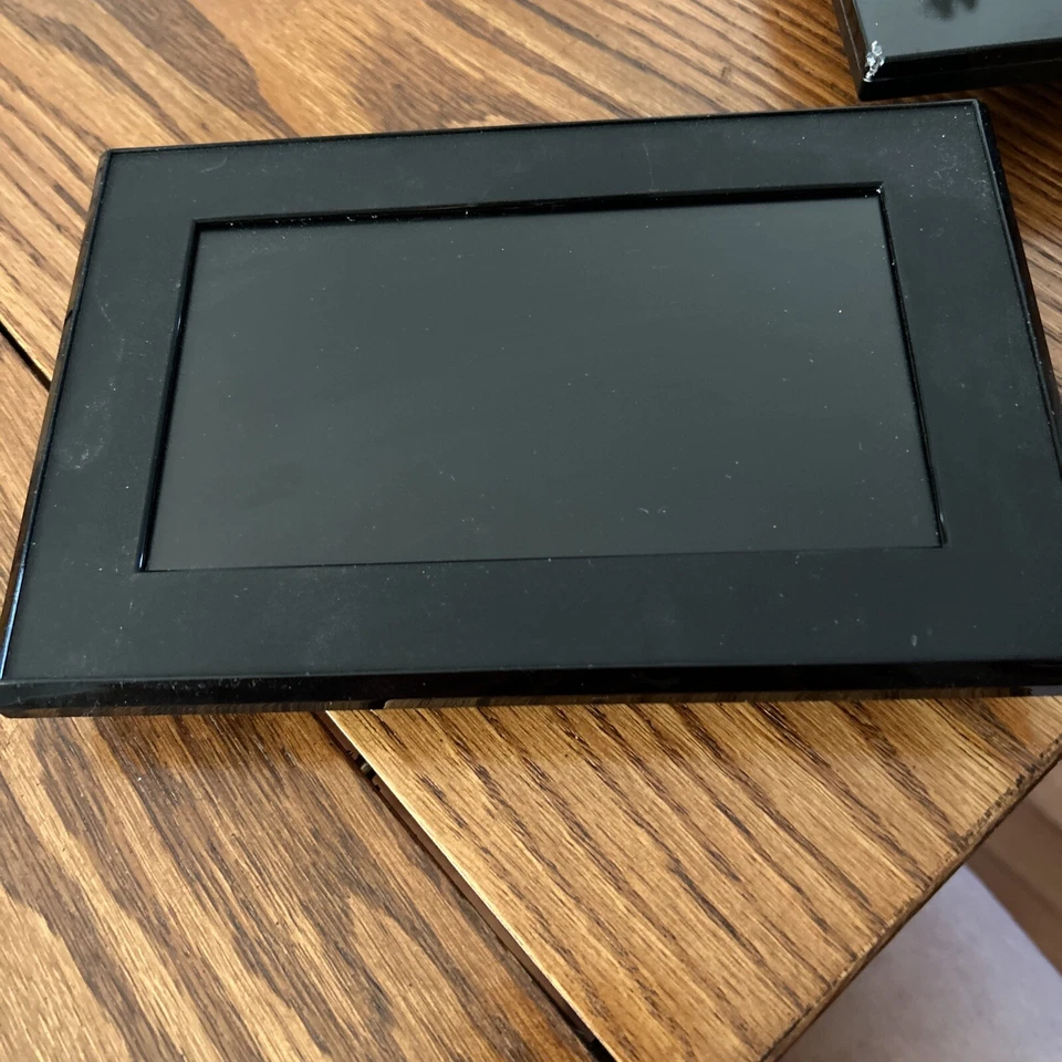 1 Insignia Digital Picture Frame 9" 16:9 NS-DPF8WA-09- 1-Giinii Fram Sold As Is - Image 2 of 4