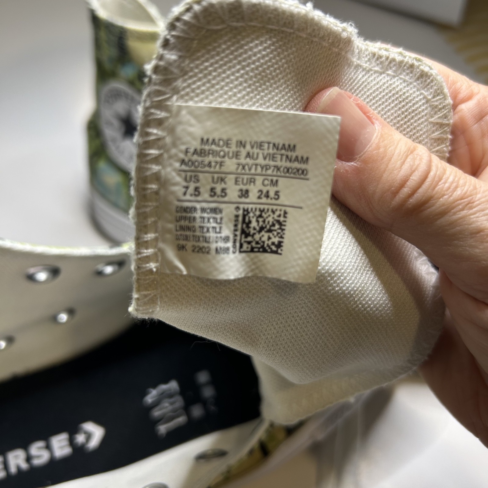 Converse High-Top Chuck Taylor All Star CTAS Canvas Tropical Green Floral Sz 7.5 thumbnail 3