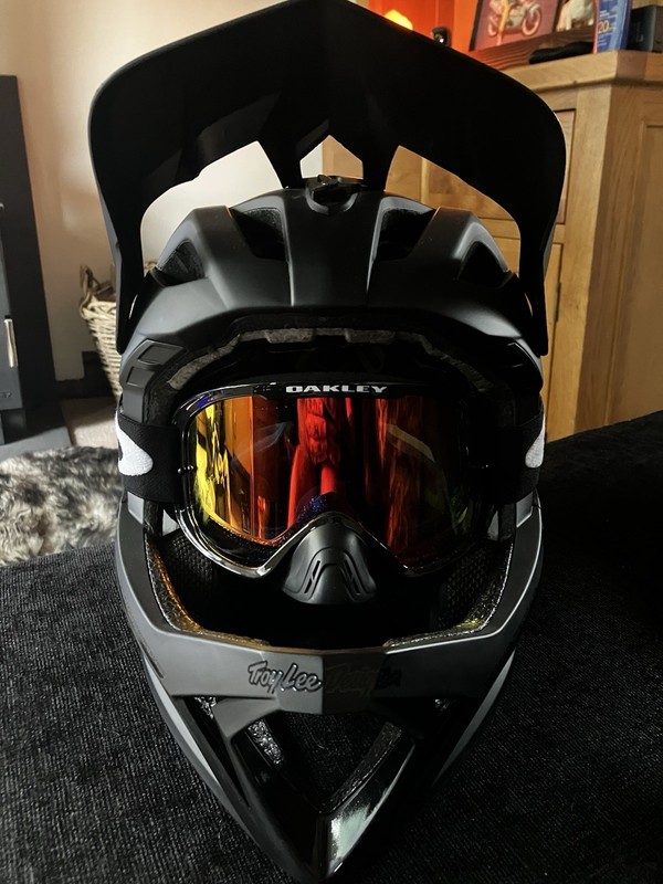 Troy Lee Designs Stage Helmet Stealth Black Size XL/XXL With Oakley Goggles