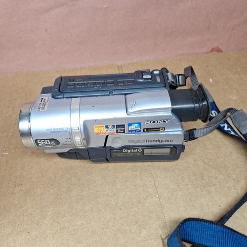 Sony Handycam DCR-TRV140 560x Digital 20x Optischer Camcorder ohne Akku Silber-C - Bild 2 von 9