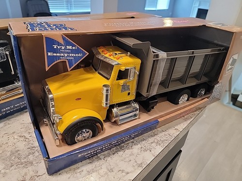 ERTL Big Farm Peterbuilt Model 367 With Dump Box Lights & Authentic Truck sounds - Picture 2 of 12