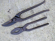 2 ANCIENNES  PINCE et CISAILLE zinc fer blanc