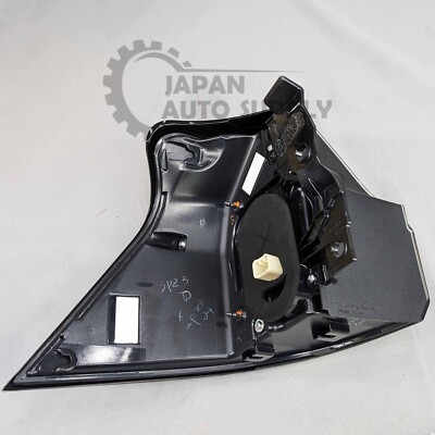 OEM GENUINE LEXUS 19-21 LX570 RIGHT PASSENGER TAIL LIGHT W/BLACK