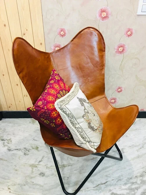 Silla de salón vintage plegable de cuero hecha a mano con soporte Foto 4 de 4