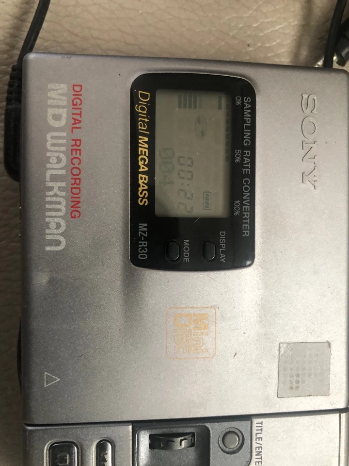 RARE Sony MZ-R30 MD Player Recorder Mini disc disk Disks Remote Battery Case - Image 2 of 4