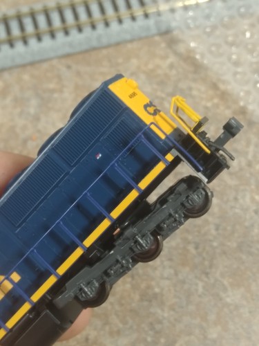 KATO 176-7610 SD70M Flat Radiator CSX 4695 N Scale Diesel Locomotive - Picture 5 of 7