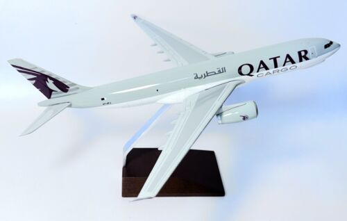 Airbus A330-200F Qatar Airways Cargo Premium Pacmin Corporate Model Scale 1:200 - Photo 1/10