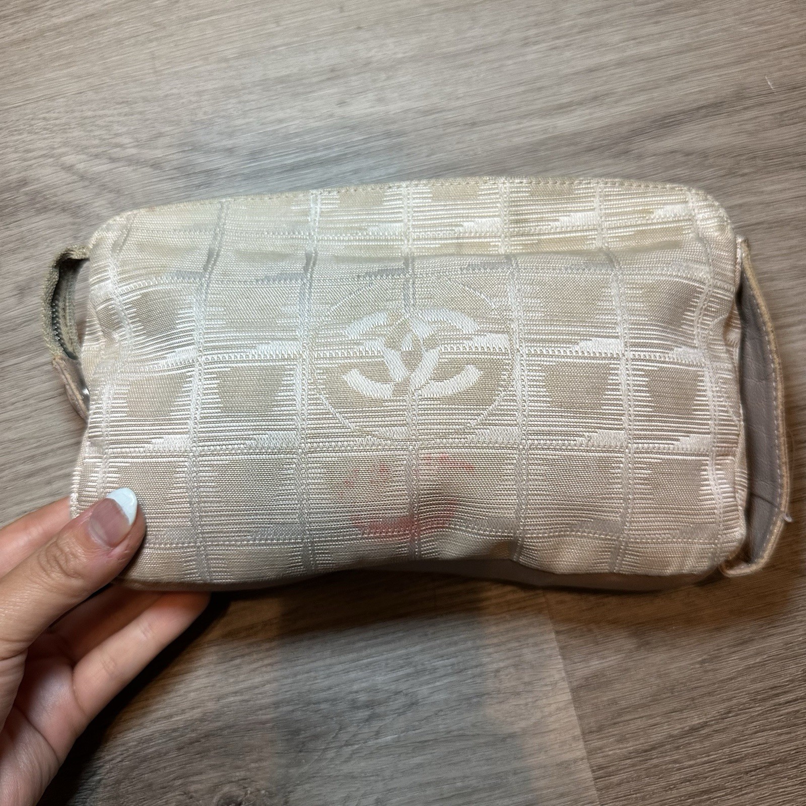 CHANEL 100% AUTHENTIC Beige Grid Pattern Travel L… - image 6