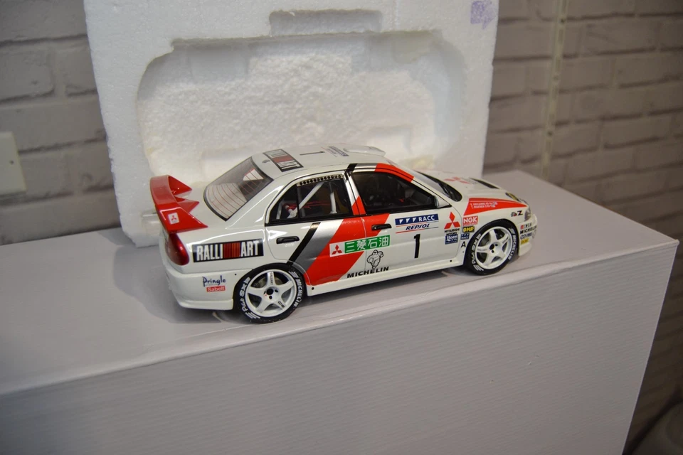 OTTOMOBILE  .  1/18   Mitsubishi Lancer Evo IV  Catalunya     Ref:OT409 . 3000EX - Photo 2/4