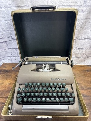 Vintage Smith-Corona Clipper Portable Typewriter Green Keys w/ Case Mid-Century