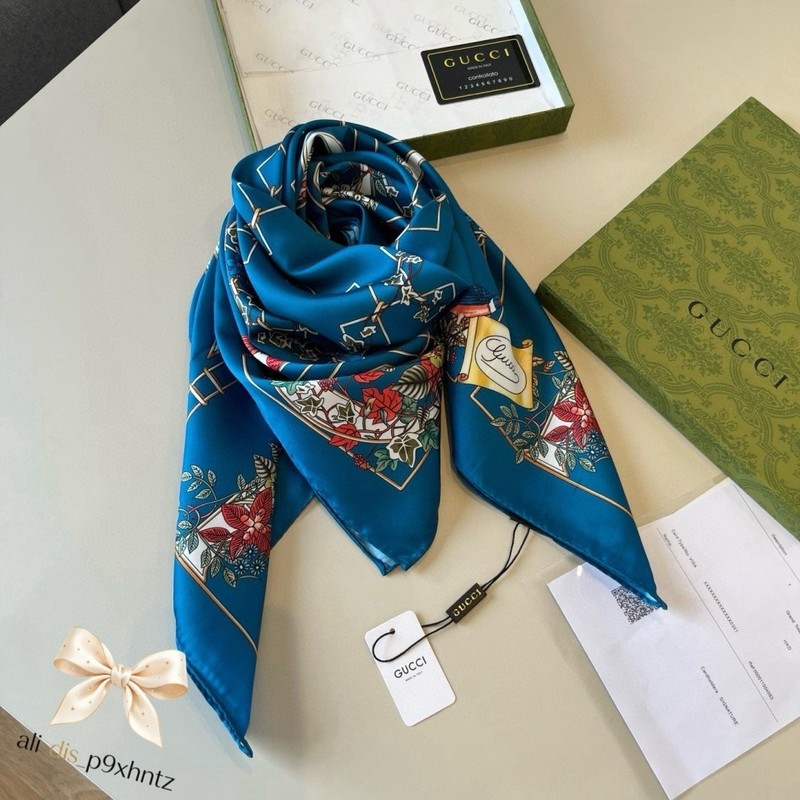 Gucci Floral Print Navy Blue Twill Mulberry Silk Women's Square Scarf 36 x 36 in
