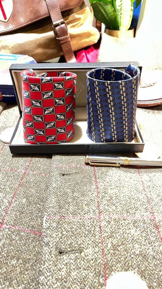 Corbata de diseñador PAUL FREDRICK 100 % seda roja, azul, plateada, dorada geométrica EE. UU. Foto 2 de 4