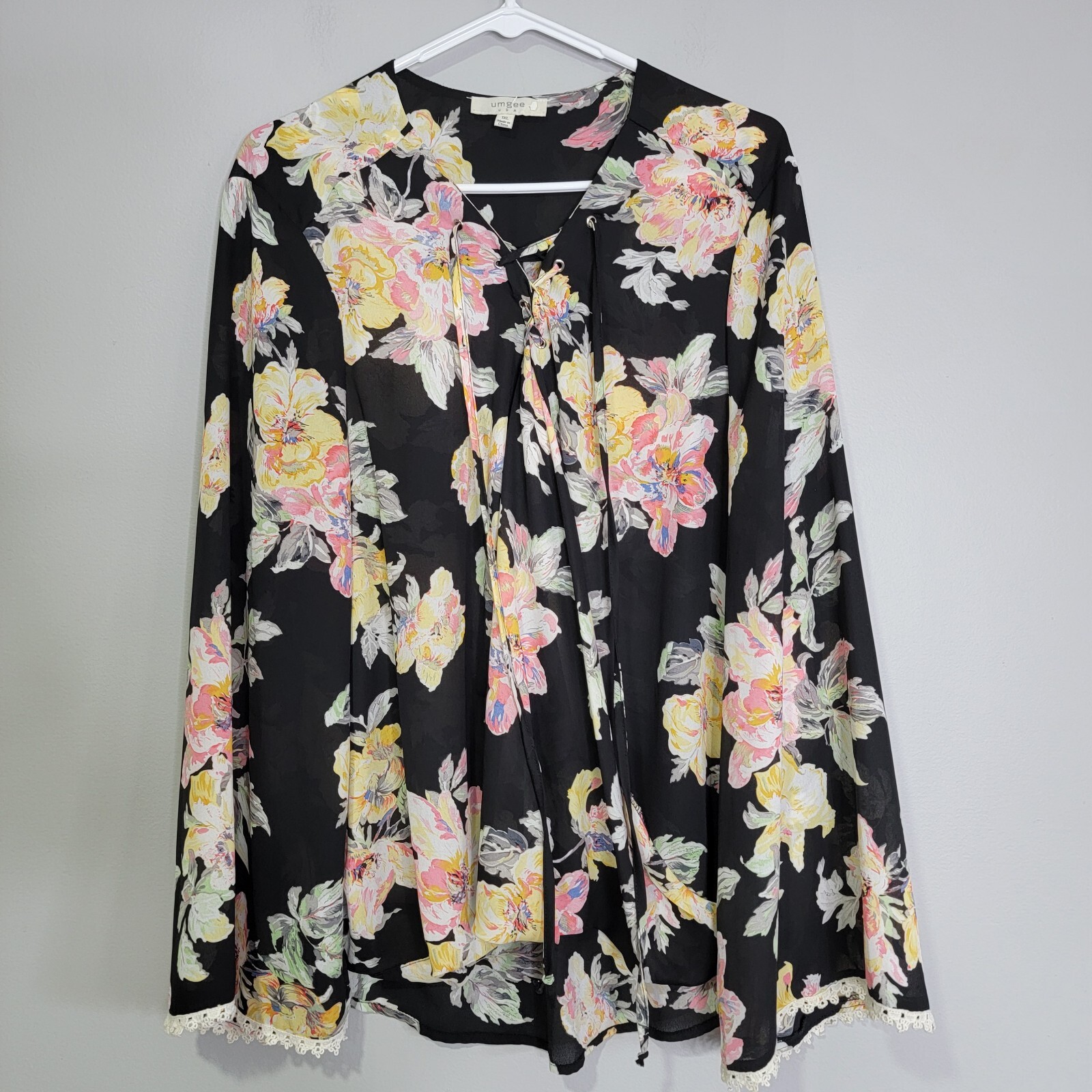 UMGEE Black Floral Print Lace Up V Neck Blose Bell Sleeves With Lace Trim 1XL