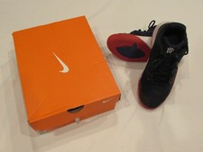 BOY  S NIKE KYRIE FLYTRAP II SNEAKERS, OBSIDIAN/BLACK/UNIVERSITY RED, SIZE 5Y