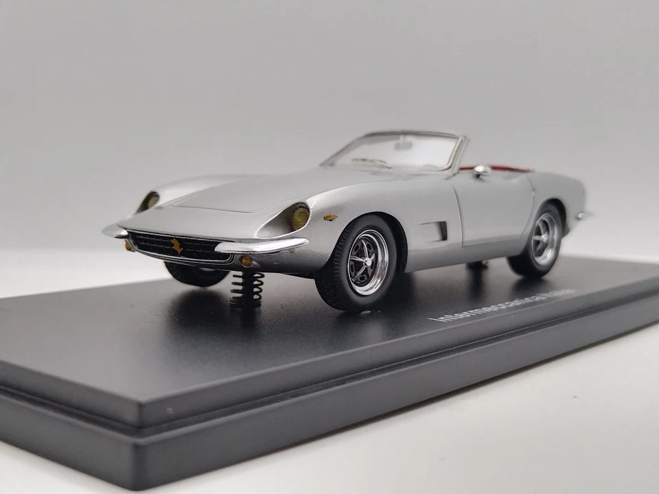 Automodello 1/43 1967 Intermeccanica Italia plata. Muy raro y limitado.  Foto 2 de 4