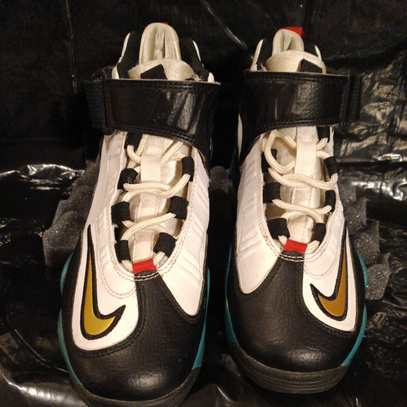 Nike Air Griffey Max One. Swing más dulce talla 5,5. Usado con defectos de color verde.