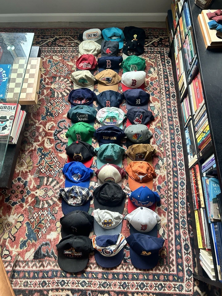 Lote De Colección De 36 Sombreros Deportes Disney MLB NFL Foto 2 de 4