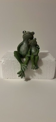 Mother And Child Frog Sculpture
