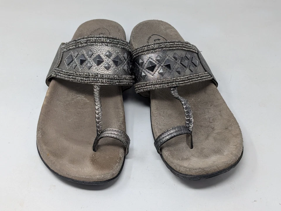 Sandalias TAOS Genie para mujer talla 11 tachonadas punta anillo lazo cuentas zapatos cómodos Foto 2 de 4