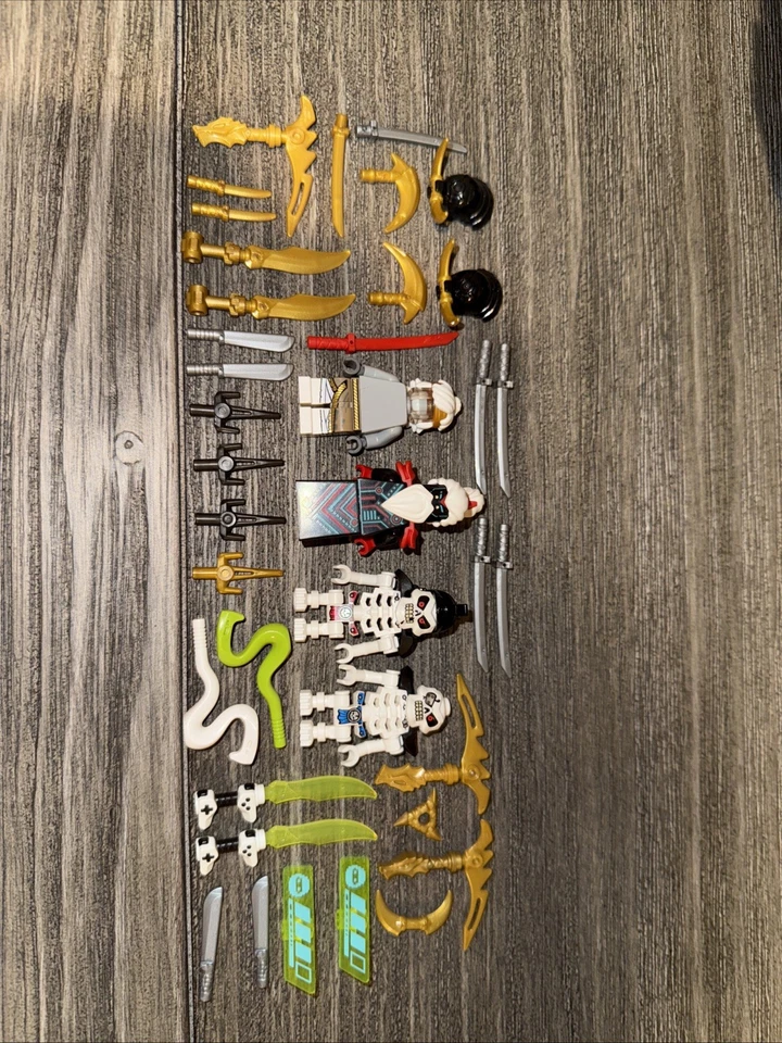 Lego Ninjago Lote 4 Minifiguras y Numerosas Armas—Cascos Samurai+Mini Serpientes Foto 3 de 4