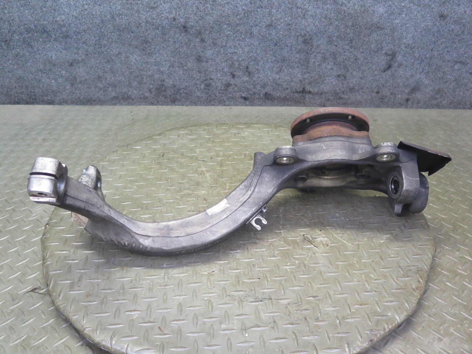 2006-2012 BENTLEY CONTINENTAL FLYING SPUR FRONT RIGHT SPINDLE KNUCKLE WHEEL HUB