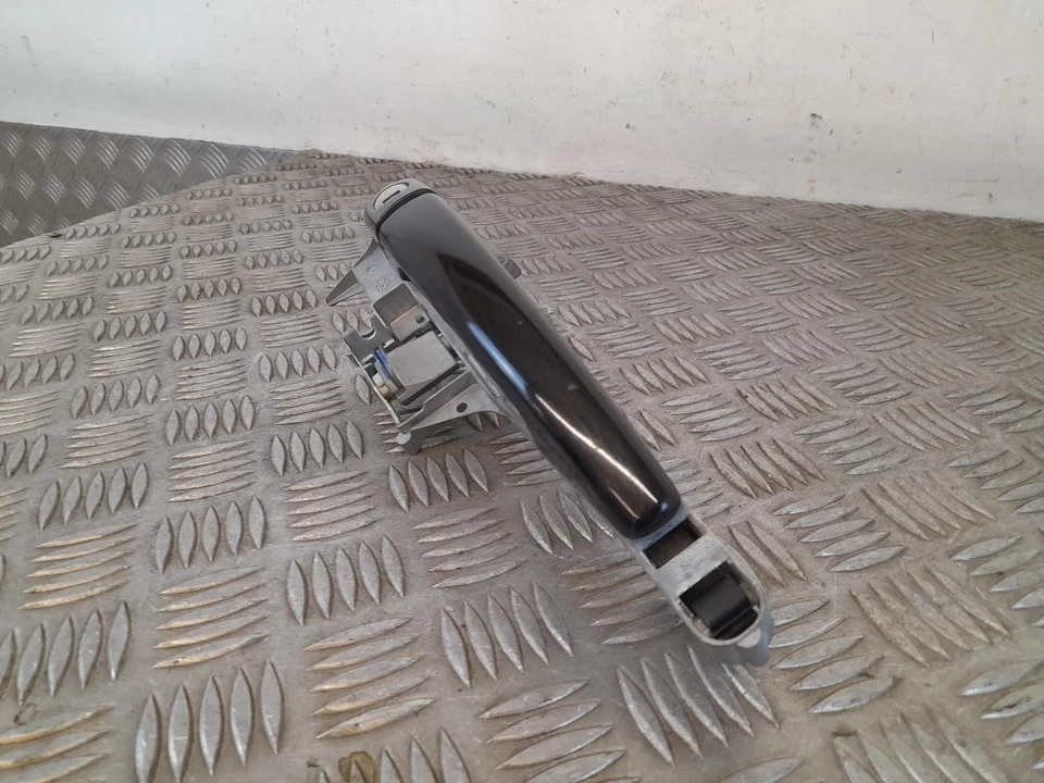 Ручка передней внешней двери для левого пассажира Peugeot 2008 Mk1 2013-2019  - Изображение 4 из 4