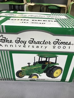 John Deere 4040 Row Crop Tractor Toy Tractor Times 2001 ERTL 1/16