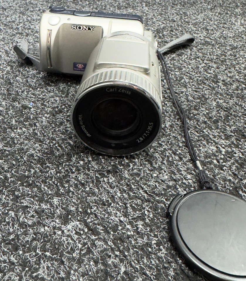 Sony Cybershot DSC-F505V 2.1MP Digital Camera FREE POST - Image 3 of 4