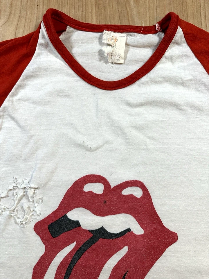 Camiseta raglán vintage años 70 ROLLING STONE manga corta SHREDDED DISCO HOT LIPS Foto 2 de 4
