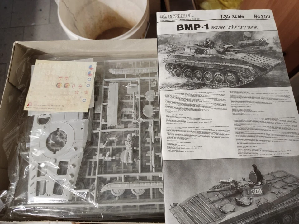 BMP-1 SOVIET INFANTRY TANK, 1/35, marca Dragon, ancora imbustao con decal - Immagine 2 di 2