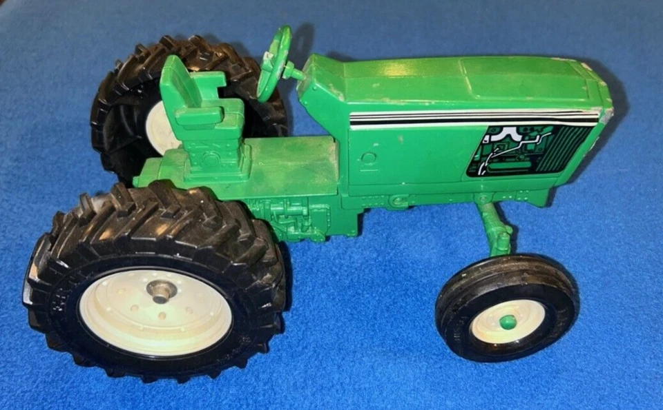 ERTL Green Farm Tractor Wide front Tires 18-4-34 Allis Chalmers Sloping Front - Image 3 of 4