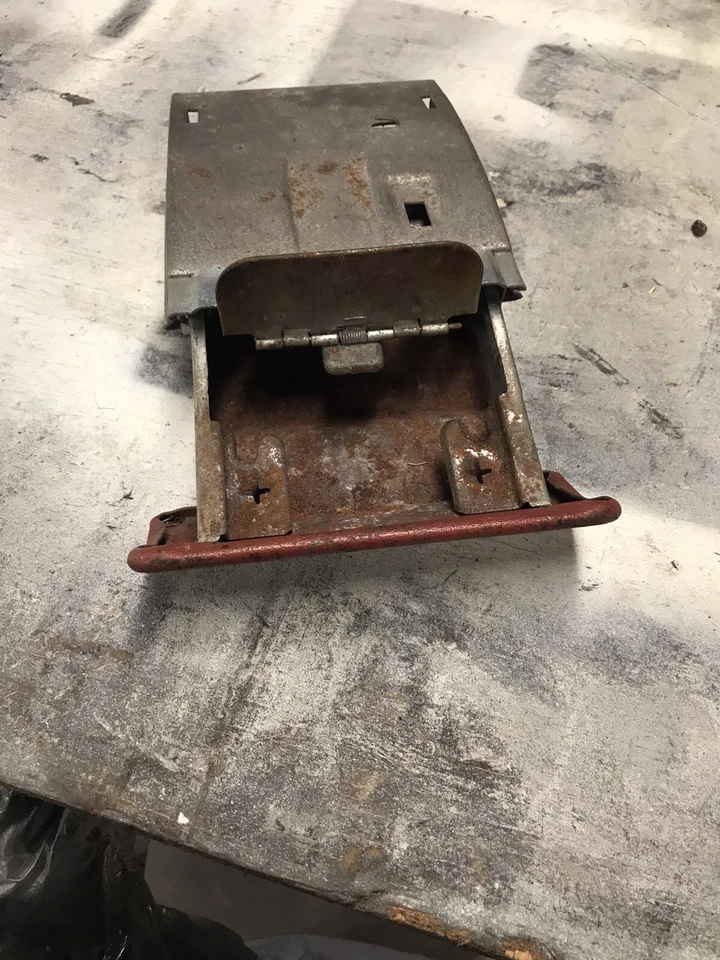 1970 - 1981 Pontiac Firebird Trans Am Ash Tray Asm - Image 4 of 4