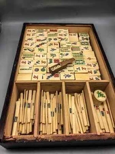 Vintage Mahjong Mah Jongg set 148 bamboo and Bovine bone tiles