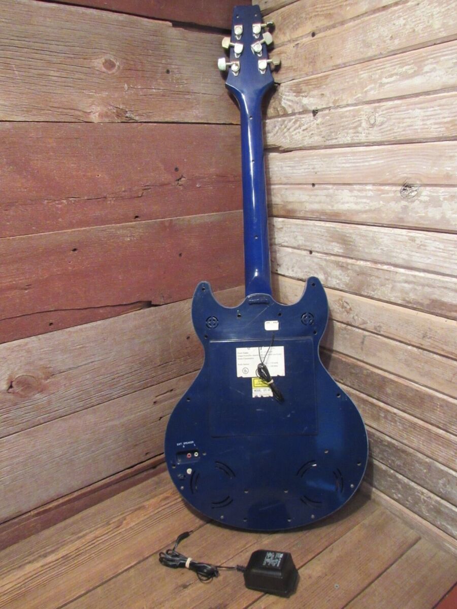 Vtg CROSLEY Radio CD Guitar Shaped American FLAG Model #GT1 Vtg CROSLEY Radio CD Guitar Shaped American FLAG Model #GT1