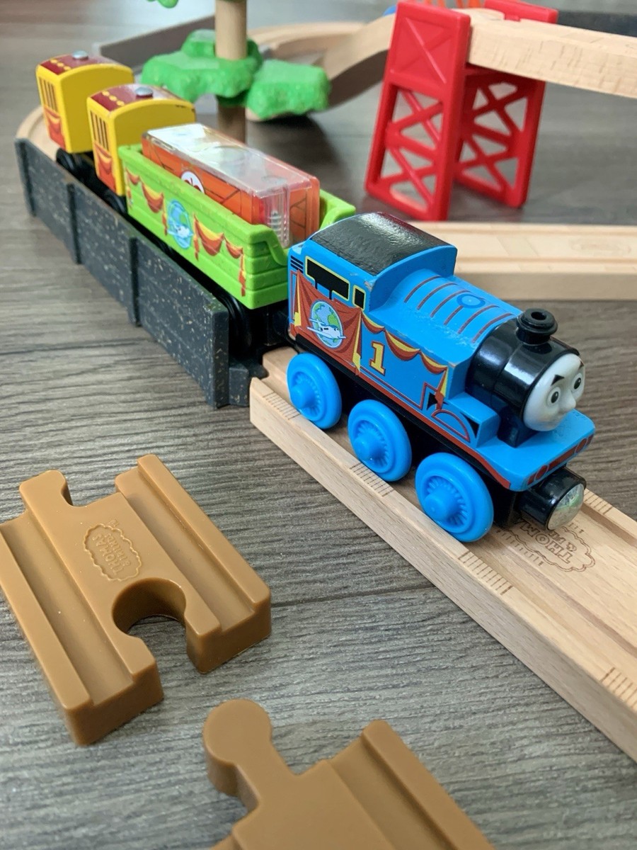 Thomas & Friends Wooden Railway Busy Island Set Zoo Used, Rare