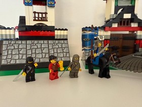 Lego Castle Ninja 6093:Flying Ninja Fortress Complete with Instructions