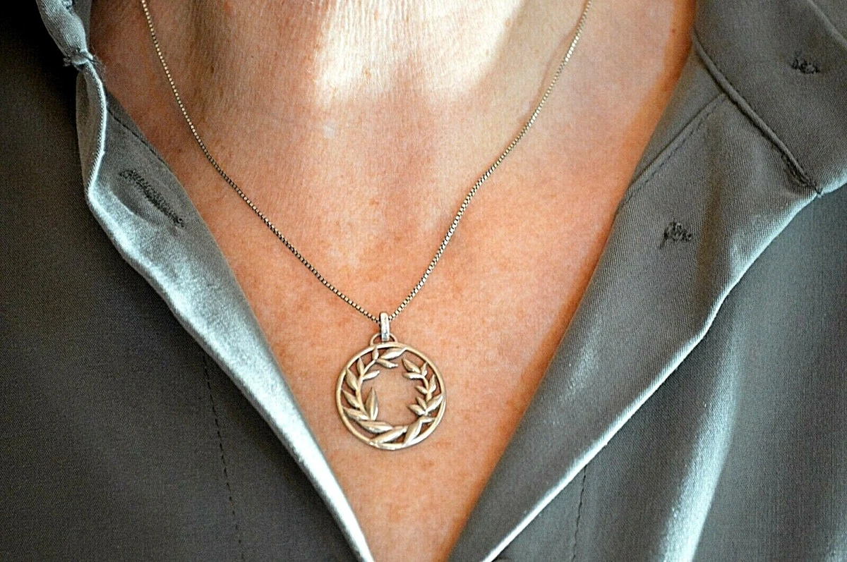 ZOLOTAS JEWELRY STERLING SILVER PENDANT WREATH VICTORY WINNER PENDANT