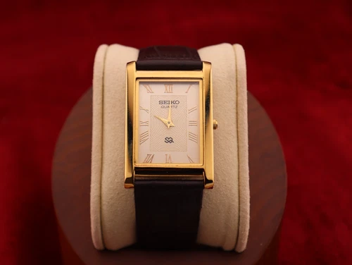 ⌚✨ Vintage Seiko Slim Quartz Gentlemen's Gold Dial ,Dark Brown Dress Watch